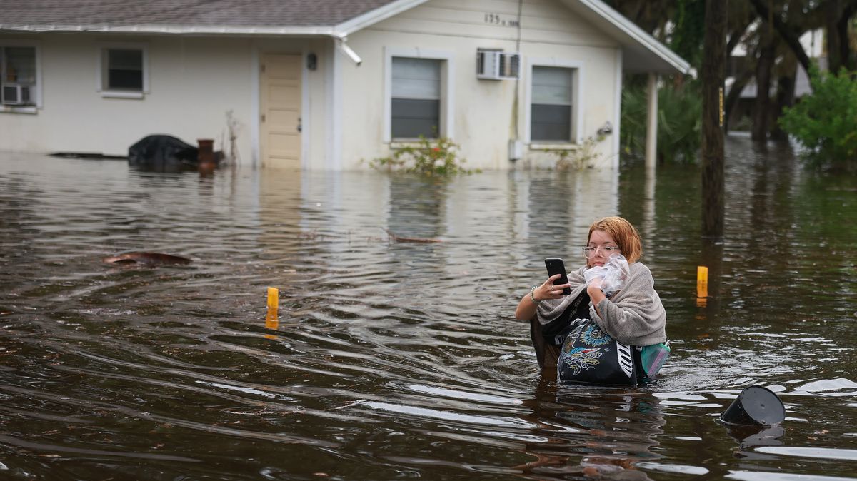 Fotky: Voda až po střechu. Na Floridu udeřil silný hurikán Idalia